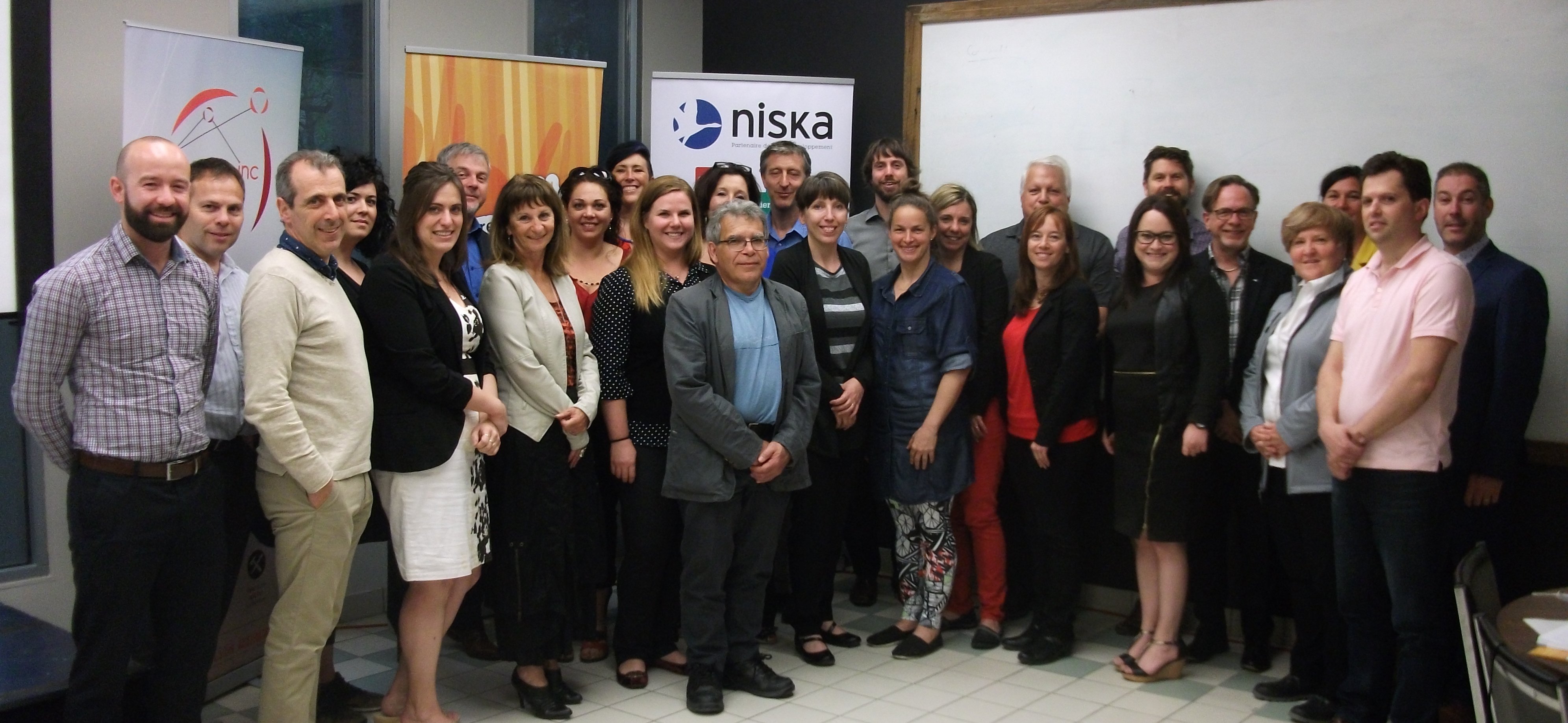 De gauche à droite : Jean-Philippe Lemay, Jocelyn Brouillard, Alain Vallières, Amélie Arès, Isabelle Rabouin (co-organisatrice), Pierre Genesse, Johanne Therrien, Nathalie Labrie, Nathalie Plante, Manon Côté, Julie Plamondon (co-organisatrice), , Guy Boud